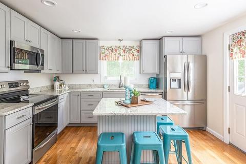 69 Knott St, Attleboro, MA 02703 photo 5