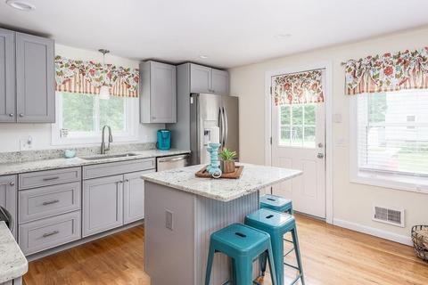 69 Knott St, Attleboro, MA 02703 photo 4