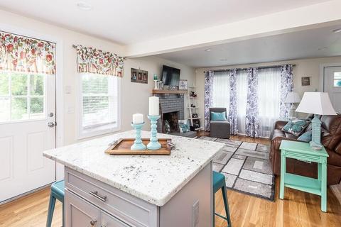 69 Knott St, Attleboro, MA 02703 photo 10
