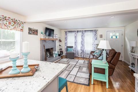 69 Knott St, Attleboro, MA 02703 photo 9