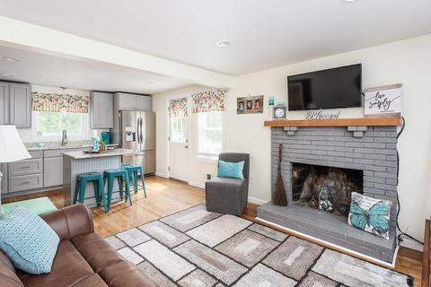 69 Knott St, Attleboro, MA 02703 photo 7
