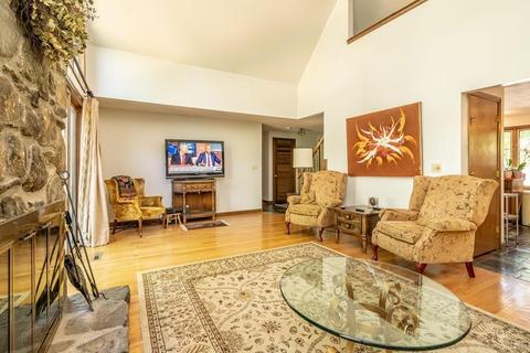 36 Dowds Ln, Chicopee, MA 01020 photo 6