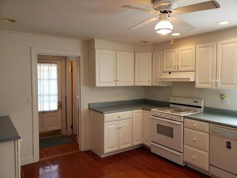 76 Forest St, Worcester, MA 01609 photo 4