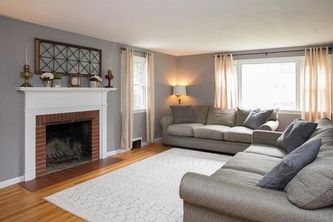 103 Glenoak Dr, Springfield, MA 01129 photo 2