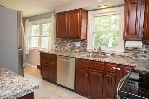 103 Glenoak Dr, Springfield, MA 01129 photo 8