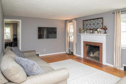103 Glenoak Dr, Springfield, MA 01129 photo 4