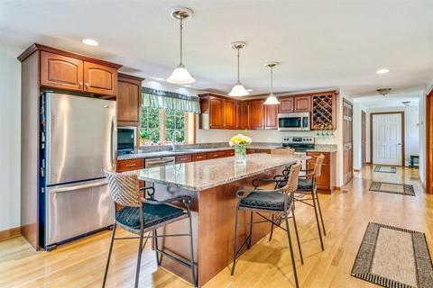 98 Curtis Mill Ln, Hanover, MA 02339 photo 4