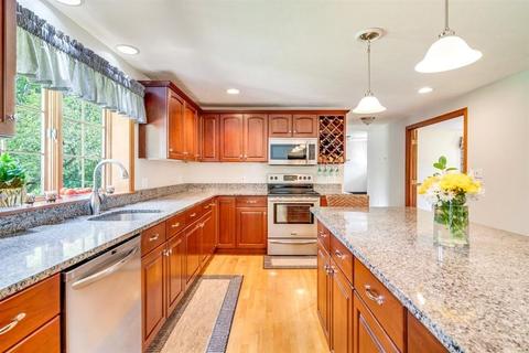 98 Curtis Mill Ln, Hanover, MA 02339 photo 3