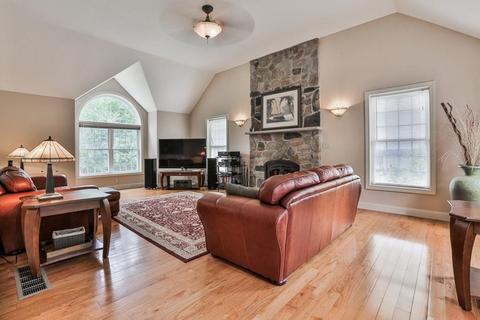 21 Blue Jay Ln, Pelham, NH 03076 photo 12