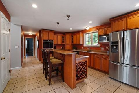 10 Rolling Meadow Dr, Millis, MA 02054 photo 9