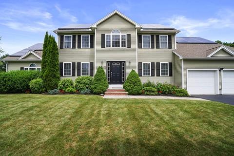10 Rolling Meadow Dr, Millis, MA 02054 photo 2