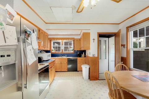 7 Whitehall St, Dedham, MA 02026 photo 4