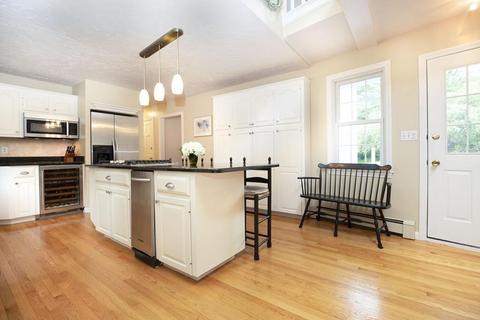 81 Summer St, Hingham, MA 02043 photo 1