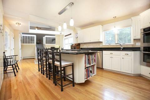 81 Summer St, Hingham, MA 02043 photo 3