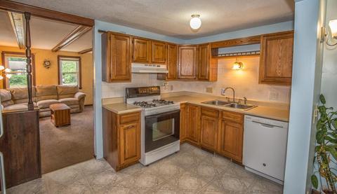 33 Beyer Dr, Easthampton, MA 01027 photo 3