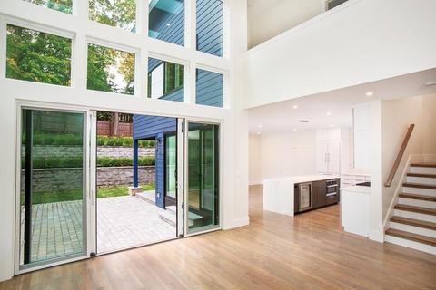 302 Mason Ter, Brookline, MA 02446 photo 12