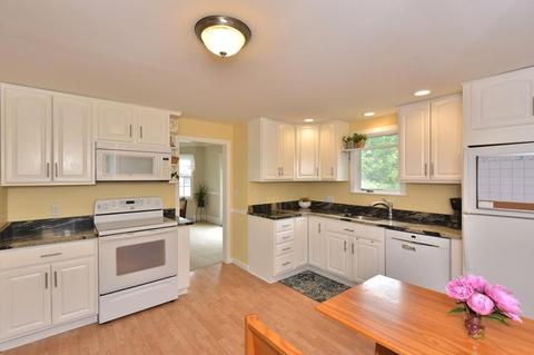 39 Elmwood St, Maynard, MA 01754 photo 6