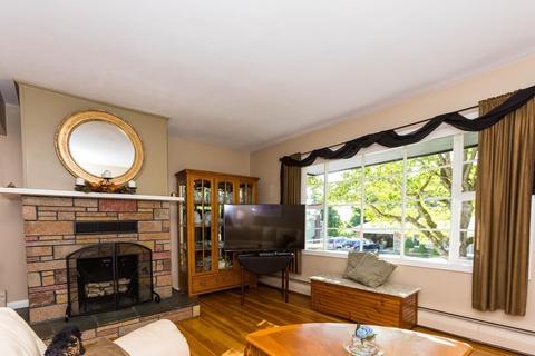 186 Madeleine Ave, Woonsocket, RI 02895 photo 9