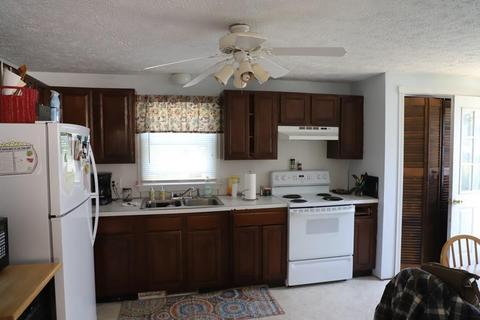 36 Guy Pl, West Springfield, MA 01089 photo 9