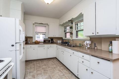 49 Burton St, Springfield, MA 01108 photo 5