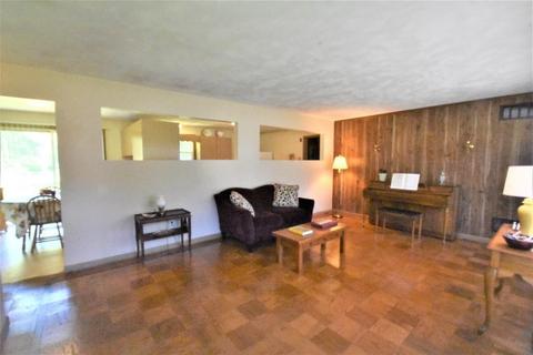13 Walker Rd, Beverly, MA 01915 photo 4