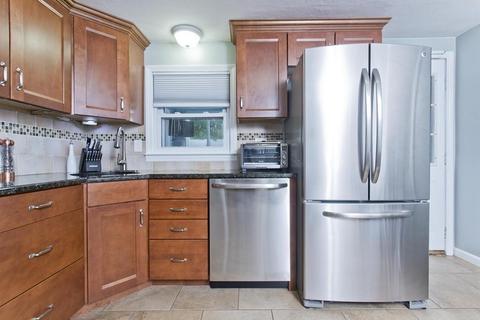 38 Martha St, Chicopee, MA 01020 photo 4