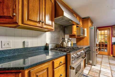 24 Venture Dr, Springfield, MA 01119 photo 17
