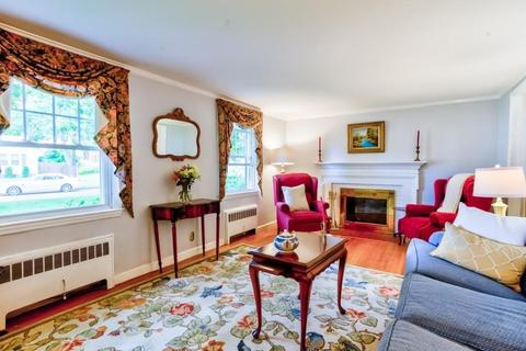 24 Venture Dr, Springfield, MA 01119 photo 7