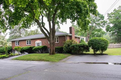 7 Hickory Ln, Beverly, MA 01915 photo 2