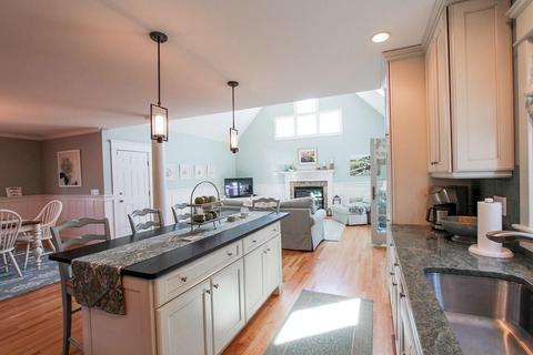 207 Pheasant Hill Cir, Barnstable, MA 02635 photo 8