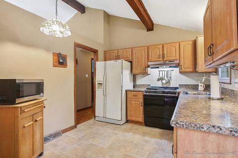 27 Warren St, Georgetown, MA 01833 photo 7