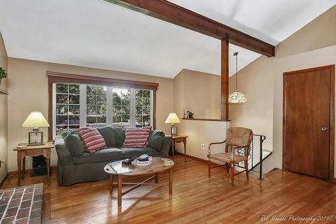 27 Warren St, Georgetown, MA 01833 photo 4