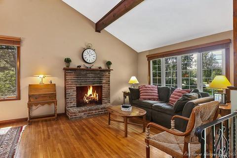 27 Warren St, Georgetown, MA 01833 photo 3