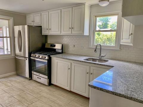 89 Midway St, Springfield, MA 01151 photo 3