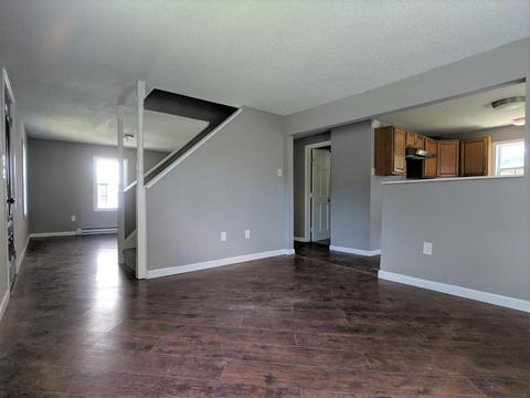 77 Haskin St, Springfield, MA 01109 photo 4