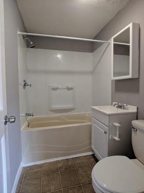77 Haskin St, Springfield, MA 01109 photo 8