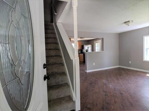77 Haskin St, Springfield, MA 01109 photo 2