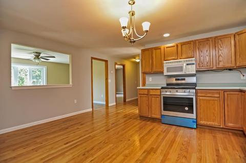13 Champlain Ave, Blackstone, MA 01504 photo 5