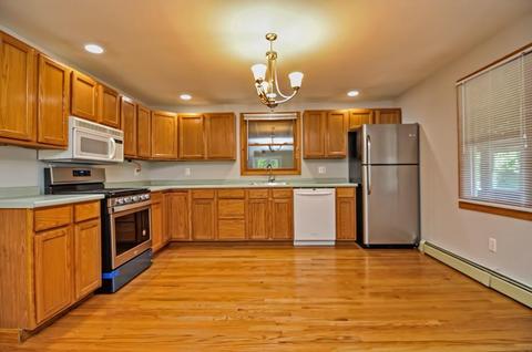 13 Champlain Ave, Blackstone, MA 01504 photo 3