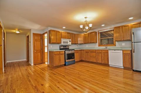 13 Champlain Ave, Blackstone, MA 01504 photo 4