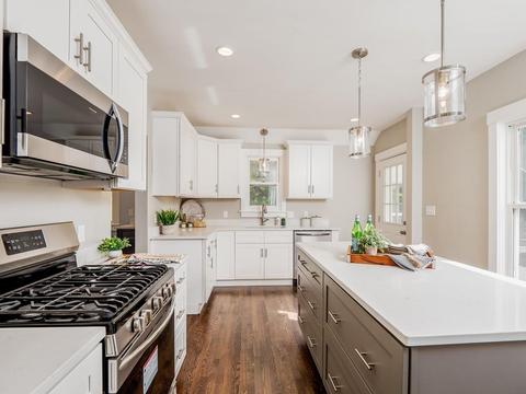 23 Locust St, Reading, MA 01867 photo 4