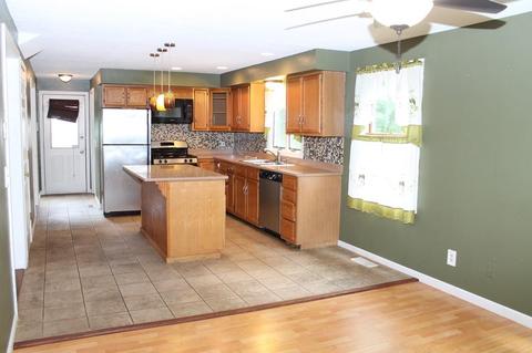 19 Stephanie Cir, Springfield, MA 01129 photo 9