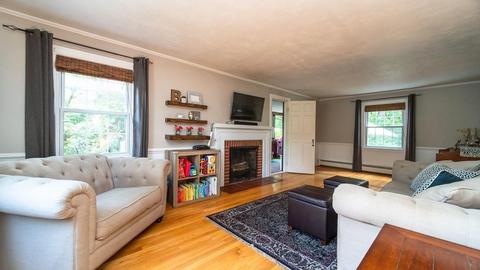 1344 Bradley Rd, Springfield, MA 01118 photo 3