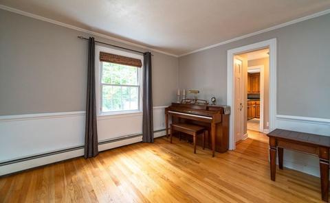 1344 Bradley Rd, Springfield, MA 01118 photo 5