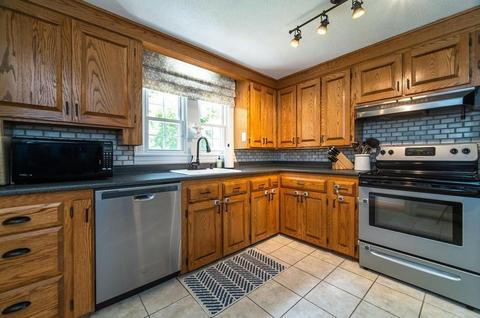1344 Bradley Rd, Springfield, MA 01118 photo 13