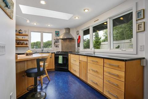 62 Weaver Rd, Barnstable, MA 02632 photo 5