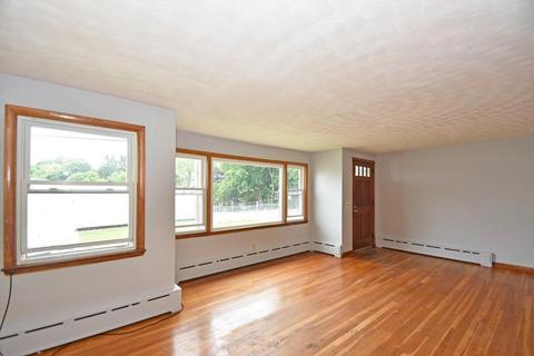 20 Maple St, Webster, MA 01570 photo 2