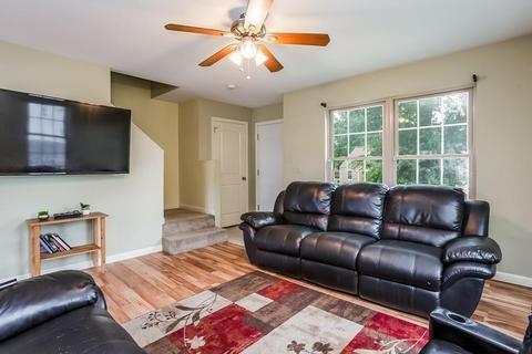 115 Saint James Cir, Springfield, MA 01104 photo 5