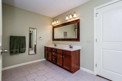 115 Saint James Cir, Springfield, MA 01104 photo 18