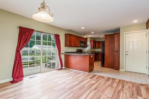 115 Saint James Cir, Springfield, MA 01104 photo 10
